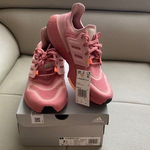 Adidas Ultraboost 22
Style - GX9133
Color: Wonder Red
Size 7.5
